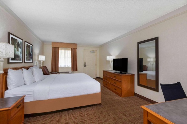 La Quinta East Deerfield Beach - Boca Raton image 11