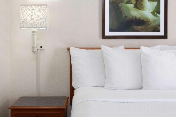 La Quinta East Deerfield Beach - Boca Raton image 17