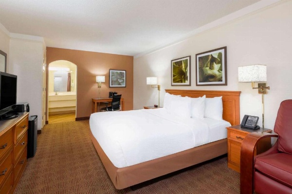 La Quinta East Deerfield Beach - Boca Raton image 26