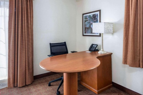 La Quinta East Deerfield Beach - Boca Raton image 28