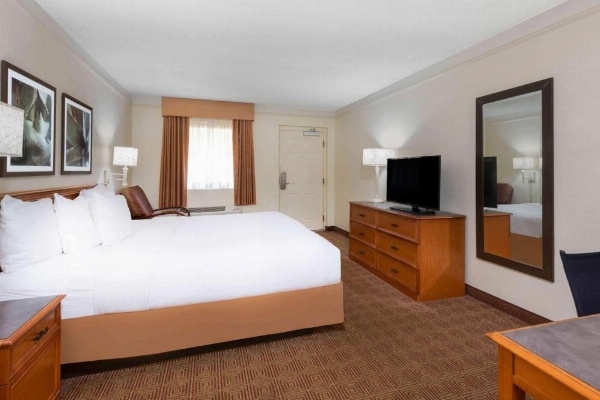 La Quinta East Deerfield Beach - Boca Raton image 29