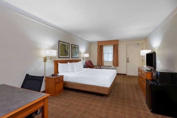 La Quinta East Deerfield Beach - Boca Raton image 6